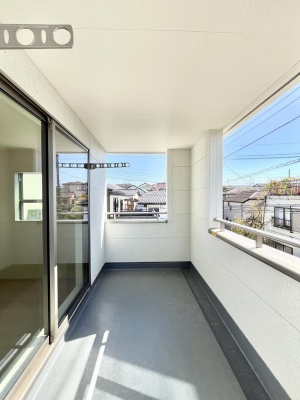 �o���R�j�[�@�������P�������`Balcony�`�@�C���i�[�o���R�j�[�͐��󕨂������X�y�[�X�Ƃ��ċ}�ȉJ�Ő��󕨂��G��Ă��܂��̂�h���ł���܂����`�F�A�ł��낢����A�Ăɂ͎�����C�ɂ����r�j�[���v�[�����y���߂܂��ˁ�