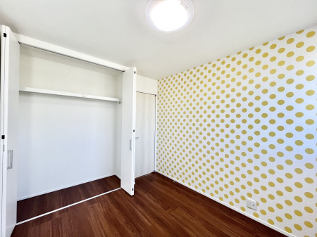 ̑ρ@`Bed Room`Sɂ͎[N[[bgIiĝm⏬͂AGߕ̂mȂǂƐڂ܂܂B  ԂLgpł܂ˁB