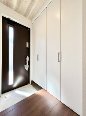 ց@`Entrance`@ւ͉Ƃ̊Ƃ܂䂪Ƃ̃ZX肰Ȃ閣͂錺֑ÿ݂BAxɉƑقƂłSn悢ԑ؂łˁ