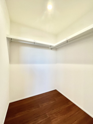 ̑@`Walk-in Closet`@KvȂ̂R[fBl[gꗗĊmFłAgxx⏀ZԂōςރEH[NCN[[bgݒu܂BƂ̒Ƃ֗Ȏ[Xy[XłB