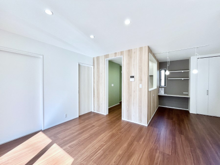 rO@`Living`@Ƒ̐HĉقAqǂV΂AFl肷LDK͏Z܂̒SBԉ߂ꏊA̋Ԃ͏Z܂Ŝ̋SnE܂B