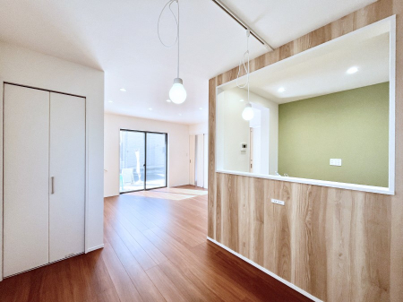 ̑ρ@`Living`@Lȗz̏ꏊƂ炵B邱̋Ԃ݂͂Ȃ̏Ί炪WꏊAYA邱Ƃ̂Ȃ킢ȂbyގԁA̎vԂꏊB