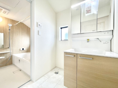 ���̑��@������E�������`Dressing Room�`�@�Â��Ȃ肪���Ȑ��ʏ�����������ƍ̌��Ɗ��C���\�Ȃ̂ŋC�����悭���g�������܂��B�O�ʋ��^�C�v�̐��ʑ�͋������[�ŎU�炩�肪���Ȑ��ʏ����X�b�L����