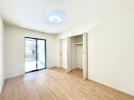 �Q���@������E�������`Bed Room�`�@�}���V�����ƈႢ�������������̂��ˌ��Ẵ����b�g�ł��B���Ƒ������������ƂŎ苷�Ɋ����Ă����Z�܂����ˌ��Ăł͊e�����v���C�o�V�[��ۂ��Ƃ��ł��܂��B