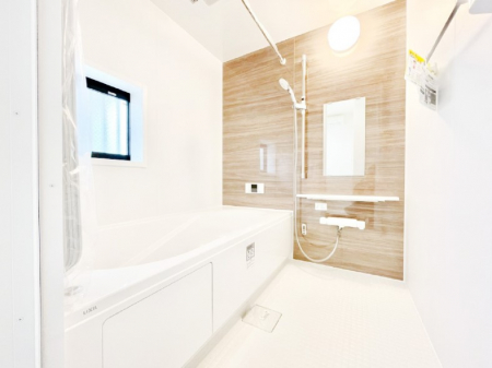 �����@���������̂���_�[�N�J���[����ɂ����o�X���[����1���̔������t���b�V���I