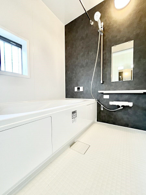 �����@���������̂���_�[�N�J���[����ɂ����o�X���[����1���̔������t���b�V���I