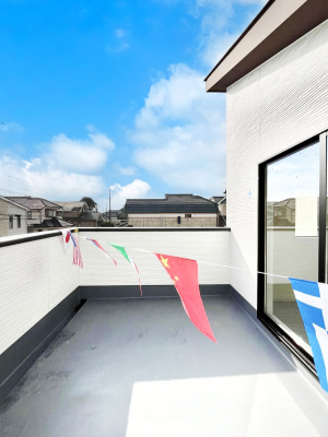 �o���R�j�[�@�����`Balcony�`  �o���R�j�[�͉������z���������݁A���z�c����󕨂��C�����悭�������Ƃ��ł��܂��B  �g���₷���J���I�ȃo���R�j�[�ł����z�����������Ղ�~�蒍���A�o���R�j�[�t���Z�܂��B  