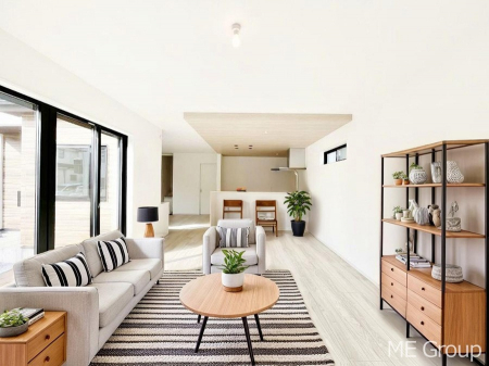 ���r���O�@�����`Living�`�@�Ƒ��̉�b��Ί炪�s���������r���O�ł��B�q���������Ă�p�����Ȃ���A�傫�ȃ\�t�@��_�C�j���O�e�[�u���ł������H���������肭�났�����􂻂�Ȗ������������Ԃł��I���Ƌ��CG�ł�