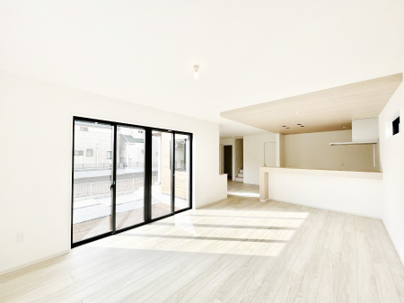 ���̑����ρ@�����`Living�`�@�����ɂ݂͂�Ȃ��W���A�H���Ɗy������b���n�܂�B�b�ɖ����ɂȂ肷���āA��������Y��锼�߂��ɂȂ��Ă��܂��B����ȑ��̊Ԃ̍K�������������Ă����ꏊ�ł��肽���B