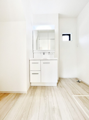 ���ʑ�E���ʏ��@�����`Dressing Room�`�@�Â��Ȃ肪���Ȑ��ʏ�����������ƍ̌��Ɗ��C���\�Ȃ̂ŋC�����悭���g�������܂��B�O�ʋ��^�C�v�̐��ʑ�͋������[�ŎU�炩�肪���Ȑ��ʏ����X�b�L����