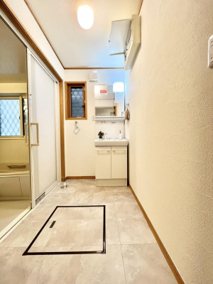 ʑEʏ@邢ʏ͖̐gxxyłႢłB