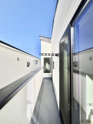 �o���R�j�[�@�����`Balcony�`  �o���R�j�[�͉������z���������݁A���z�c����󕨂��C�����悭�������Ƃ��ł��܂��B  �g���₷���J���I�ȃo���R�j�[�ł����z�����������Ղ�~�蒍���A�o���R�j�[�t���Z�܂��B  