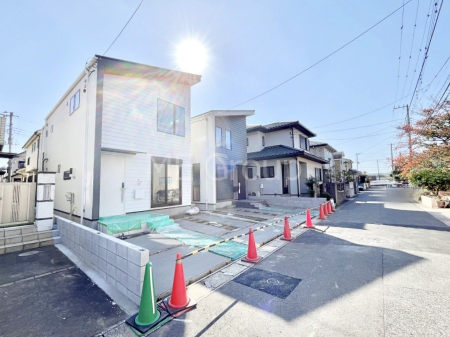 ���n�O�ώʐ^�@�O�ʓ��H�F �k�� 4.9m ����  �O�ʓ��H�͊ՐÂȏZ��n���͂���Ԓʂ�̏��Ȃ����H�B  ���Ԃ̏o��������炭�炭�ł��I���s���_�E���n���w�̂���]�́A���C�y�ɂ��₢���킹���������I