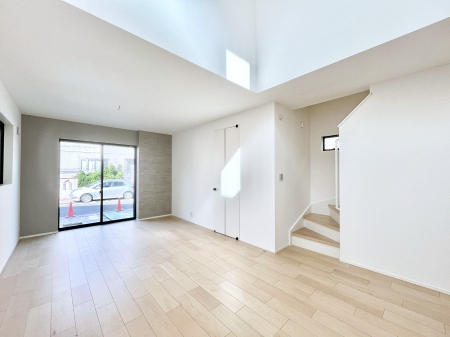 ���r���O�@�����`Living�`�@���r���O�ɊK�i�̂���Ԏ��ł���Ƒ��̃R�~���j�P�[�V�������X���[�Y�Ɏ��܂��ˁ��Ƃ肠���炵�ƐS�n�悢�Z�����a���ґ�Ȏ��Ԃ����Ƒ��݂�Ȃł��߂����������B