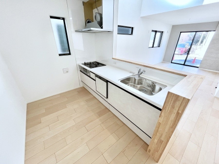 �L�b�`���@�����`Kitchen�`  ���r���O�����n����J�E���^�[�L�b�`���B  ���������Ȃ���Ƒ��ƃR�~���j�P�[�V�������Ƃ�邾���łȂ��A�傫�ȊJ���������邱�Ƃ��ł��܂��B  ���q�l�̐����������邱�Ƃ��ł��܂��ˁI