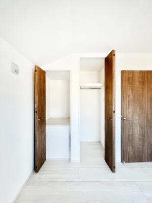 ���[�@��������ߗނ�ו��Ȃǂ̎��[�ɕ֗��ȃN���[�[�b�g�t���ł��B