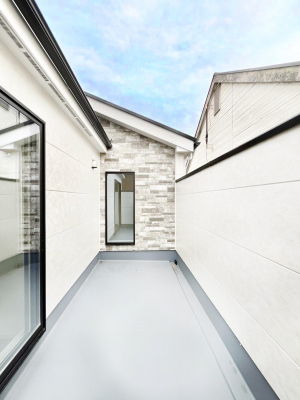 �o���R�j�[�@�����`Balcony�`  �o���R�j�[�͉������z���������݁A���z�c����󕨂��C�����悭�������Ƃ��ł��܂��B  �g���₷���J���I�ȃo���R�j�[�ł����z�����������Ղ�~�蒍���A�o���R�j�[�t���Z�܂��B  