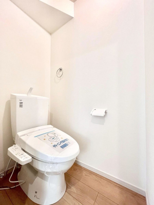 �g�C���@�����`Toilet�`�@�Y��E�X�b�L���E���K�ȃE�H�V�����b�g�t�g�C���ł��낰���Ԃł��B1�A2�K���Ƀg�C���X�y�[�X�I�̌������薾�邭�A���K��ԂƂȂ��Ă���܂��������g���ꏊ�����炱���̔z���ł��I