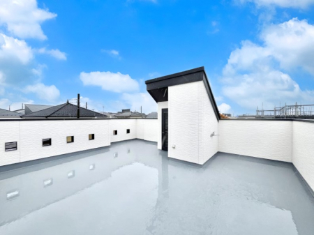 �o���R�j�[�@�����`Balcony�`�@�X�J�C�o���R�j�[�ŊJ�����������Ȃ���Ǐ������ĉ߂�������A���̂����F�l�ƏW�܂��ă����`����J������c�B���X�̕�炵��������Ə����A���z�̕�炵�������ł������ł��ˁI