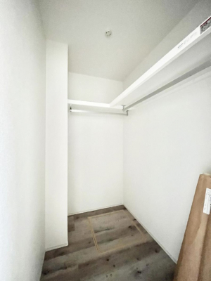 ���̑��@�����`Walk-in Closet�`�@�K�v�Ȃ��̂�R�[�f�B�l�[�g���ꗗ���Ċm�F�ł��A�g�x�x�⏀�����Z���ԂōςރE�H�[�N�C���N���[�[�b�g��ݒu���܂����B�Ƃ̒�����������Ƃ�����֗��Ȏ��[�X�y�[�X�ł��B