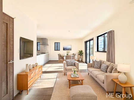 ���r���O�@�����`Living�`�@�Ƒ��̉�b��Ί炪�s���������r���O�ł��B�q���������Ă�p�����Ȃ���A�傫�ȃ\�t�@��_�C�j���O�e�[�u���ł������H���������肭�났�����􂻂�Ȗ������������Ԃł��I���Ƌ��CG�ł�