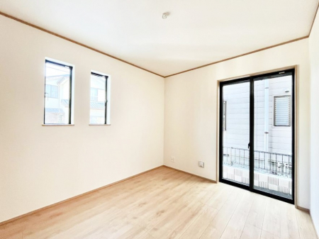 �q�������@�����`Bed Room�`�@�؂̉����肪�₳�����t���[�����O�͈��炬�������炷�v���C�x�[�g��ԁB����߂̃t���[�����O�ł��̂ŁA�ǎ��Ƃ��}�b�`���A���������X�ɍL�������Ă������ʂ��B