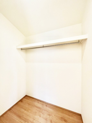 ���̑��@�����`Walk-in Closet�`�@�K�v�Ȃ��̂�R�[�f�B�l�[�g���ꗗ���Ċm�F�ł��A�g�x�x�⏀�����Z���ԂōςރE�H�[�N�C���N���[�[�b�g��ݒu���܂����B�Ƃ̒�����������Ƃ�����֗��Ȏ��[�X�y�[�X�ł��B