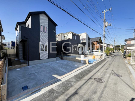 ���n�O�ώʐ^�@�O�ʓ��H�F�� 4.5m ����  �O�ʓ��H�͊ՐÂȏZ��n���͂���Ԓʂ�̏��Ȃ����H�B  ���Ԃ̏o��������炭�炭�ł��I���s���_�E���n���w�̂���]�́A���C�y�ɂ��₢���킹���������I