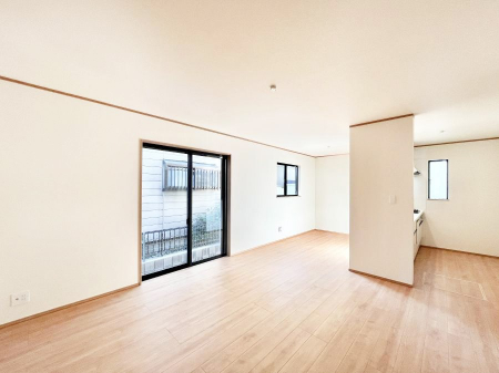 ���r���O�@�����`Living�`  �L���ȗz�������̏ꏊ���Ƃ炵�����B  �����邱�̋�Ԃ݂͂�Ȃ̏Ί炪�W���ꏊ�A����Y��A���邱�Ƃ̂Ȃ����킢���Ȃ���b���y���ގ��ԁA��������̎v�����Ԃ���ꏊ�B