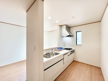 �L�b�`���@�����`Kitchen�`�@���R�������鑋�̂���L�b�`���������g���ꏊ�����炱���A�g��������l�����܂����B�������Ƃ����L�b�`���R�[�i�[�͎����L���Ȏd�オ��ƂȂ��Ă���܂��B