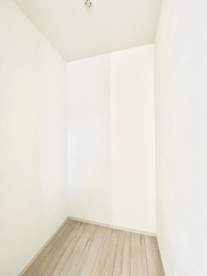 ���̑��@�����`Walk-in Closet�`�@�K�v�Ȃ��̂�R�[�f�B�l�[�g���ꗗ���Ċm�F�ł��A�g�x�x�⏀�����Z���ԂōςރE�H�[�N�C���N���[�[�b�g��ݒu���܂����B�Ƃ̒�����������Ƃ�����֗��Ȏ��[�X�y�[�X�ł��B