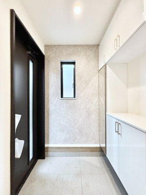 ���ց@������A�������`Entrance�`�@�Ƃ̒��ł��q�l���}����ŏ��̏ꏊ�ł��錺�ւ́A�Ƃ̈�ۂ��̂��̂ł��I�L�x�Ȍ��֎��[�ŁA����Y��ɕۂ��Ƃ��o���܂��􌺊ւɂ͂����Ղ���[�̉��ʔ��������I