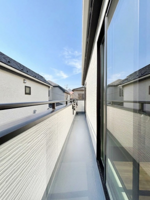 �o���R�j�[�@������A�������`Balcony�`  �o���R�j�[�͉������z���������݁A���z�c����󕨂��C�����悭�������Ƃ��ł��܂��B  �g���₷���J���I�ȃo���R�j�[�ł����z�����������Ղ�~�蒍���A�o���R�j�[�t���Z�܂��B  