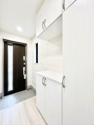 ���ց@�����`Entrance�`�@�Ƃ̒��ł��q�l���}����ŏ��̏ꏊ�ł��錺�ւ́A�Ƃ̈�ۂ��̂��̂ł��I�L�x�Ȍ��֎��[�ŁA����Y��ɕۂ��Ƃ��o���܂��􌺊ւɂ͂����Ղ���[�̉��ʔ��������I