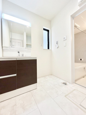 ���̑��@�L�X�Ƃ�Ƃ�̂��郉���h���[�X�y�[�X�B  