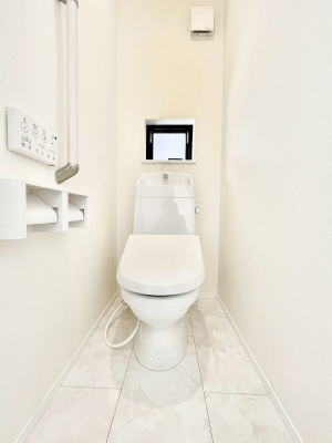 �g�C���@������A�������`Toilet�`�@�Y��E�X�b�L���E���K�ȃE�H�V�����b�g�t�g�C���ł��낰���Ԃł��B�̌������薾�邭�A���K��ԂƂȂ��Ă���܂��������g���ꏊ�����炱���̔z���ł��I