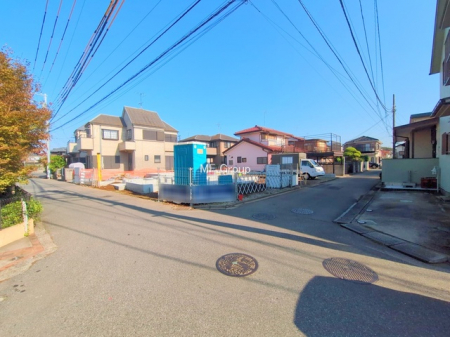 nOώʐ^@`Exterior`@OʓHF 4m A 4m @ẅˌĂ𒆐SƂX݂RƑAӂ͍ĂȂ̂ŁA΂̑ՐÂȎłB