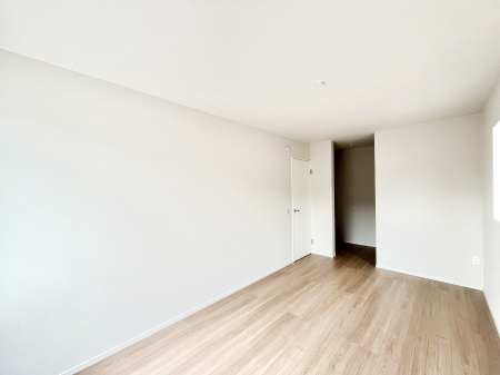 ���̑����ρ@�����`Bed Room�`  �u��������������l�v�Ƃ��v�w�ł�����肭�낰��Q���B  �����̉Ǝ��₨�d���ɔ�ꂽ���̓t�J�t�J�̃x�b�g�Ŗ�����Ă��������B�e���r��{�I�������Ă����K�ȍL����������