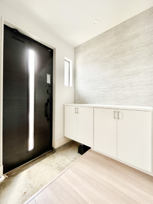 ���ց@�����`Entrance�`�@�Ƃ̒��ł��q�l���}����ŏ��̏ꏊ�ł��錺�ւ́A�Ƃ̈�ۂ��̂��̂ł��I�L�x�Ȍ��֎��[�ŁA����Y��ɕۂ��Ƃ��o���܂��􌺊ւɂ͂����Ղ���[�̉��ʔ��������I