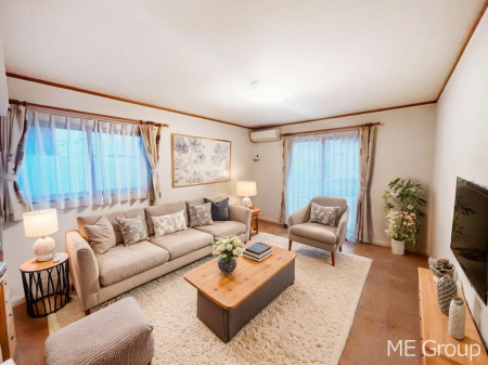 rO@`Living`@Ƒ̉bΊ炪srOłBqĂpȂA傫ȃ\t@_CjOe[ułH肭났􂻂ȖԂłIƋCGł