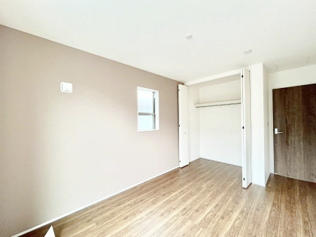 Q@`Bed Room`Sɂ͎[N[[bgIiĝm⏬͂AGߕ̂mȂǂƐڂ܂܂B  ԂLgpł܂ˁB