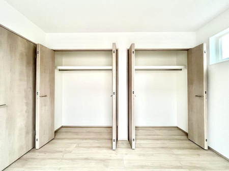 ���[�@�����`Closet�`�@�ǖʃN���[�[�b�g������΃^���X��u���K�v���Ȃ��A�o������̂Ȃ��X�b�L����Ԃ��ێ��ł��܂��B����ꂽ�X�y�[�X��L���Ɋ��p�ł������B�G�߂̈ߗނ��̕i�Ȃǂ����Ղ���[�o���܂��ˁ�