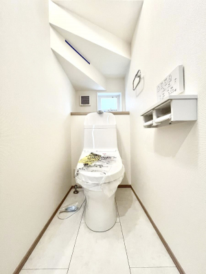 �g�C���@�����`Toilet�`�@�Y��E�X�b�L���E���K�ȃE�H�V�����b�g�t�g�C���ł��낰���Ԃł��B1�A2�K���Ƀg�C���X�y�[�X�I�̌������薾�邭�A���K��ԂƂȂ��Ă���܂��������g���ꏊ�����炱���̔z���ł��I