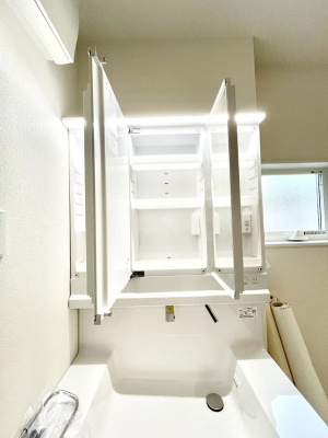 ���̑����ρ@�O�ʋ��̗��ɁA���ϕi��q���p�i�Ȃǂ����[�\�B���ʑ����������ƕۂ��܂��I