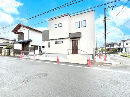 ���n�O�ώʐ^�@�O�ʓ��H�F�p�n �F �� 5m �����A�k 4.5m ����  �p�n�ɂ��z������ǍD�B  ���Ԃ̏o��������炭�炭�ł��I���s���_�E���n���w�̂���]�́A���C�y�ɂ��₢���킹���������I