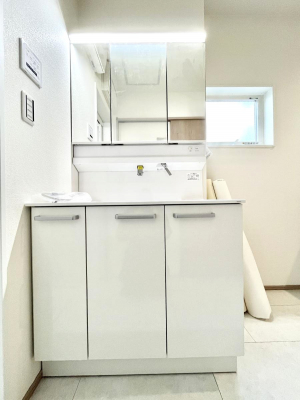 ���ʑ�E���ʏ��@�����`Dressing Room�`�@�Â��Ȃ肪���Ȑ��ʏ�����������ƍ̌��Ɗ��C���\�Ȃ̂ŋC�����悭���g�������܂��B�O�ʋ��^�C�v�̐��ʑ�͋������[�ŎU�炩�肪���Ȑ��ʏ����X�b�L����