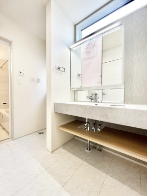 ���ʑ�E���ʏ��@�����`Dressing Room�`�@�Â��Ȃ肪���Ȑ��ʏ�����������ƍ̌��Ɗ��C���\�Ȃ̂ŋC�����悭���g�������܂��B�O�ʋ��^�C�v�̐��ʑ�͋������[�ŎU�炩�肪���Ȑ��ʏ����X�b�L����