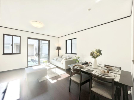 ̑ρ@Ƒ̏Ί炪RƐ܂ĂAȕ͋C̃_CjOɎdオĂ܂ 