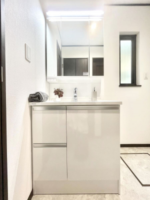 ʑEʏ@邢ʏ͖̐gxxyłႢłB