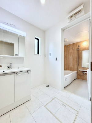 ���̑��@�������P�������`Dressing Room�`  ����������F�����œ��ꂳ��Ă���ƁA�X�b�L���Ɛ�������ۂ������܂��B���̗��ɂ͂����Ղ�Ǝ��[�X�y�[�X��W�������I�����́A�V���v�����@�\�����d�����āB